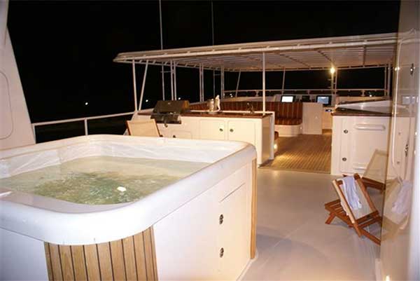 105 Inace Expedition Yacht Flybridge Aft Deck
