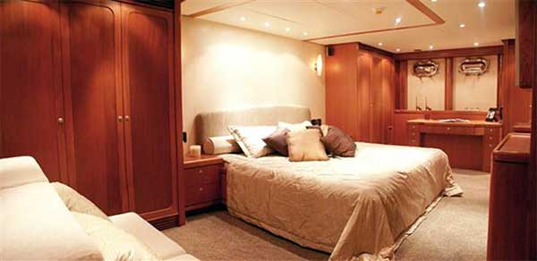 105 Inace Expedition Yacht Master Stateroom