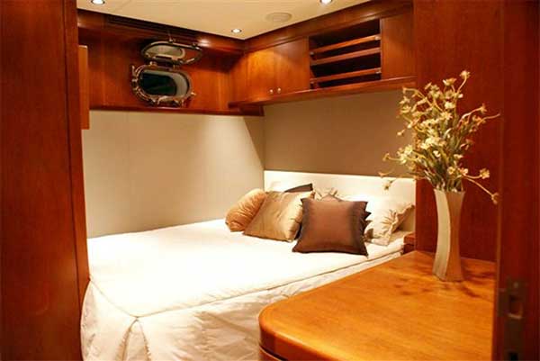 105 Inace Expedition Yacht Queed Stateroom