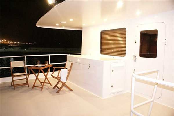105 Inace Expedition Yacht Skylounge Aft Deck