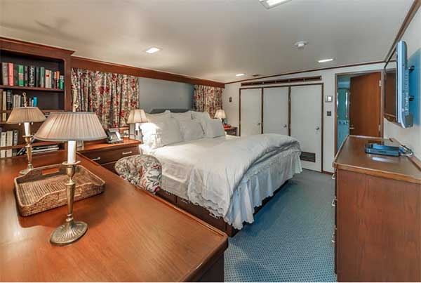 Expedition Yacht Port Master Stateroom