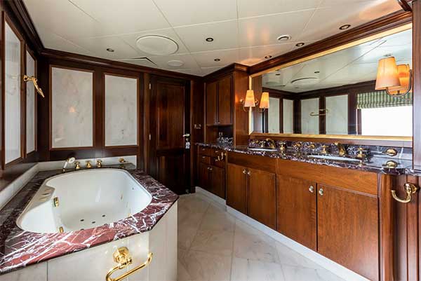 Big Aron 151 Royal Denship Yacht Master Bath