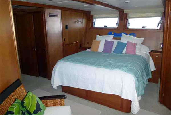 92 Expedition Yacht Cabin